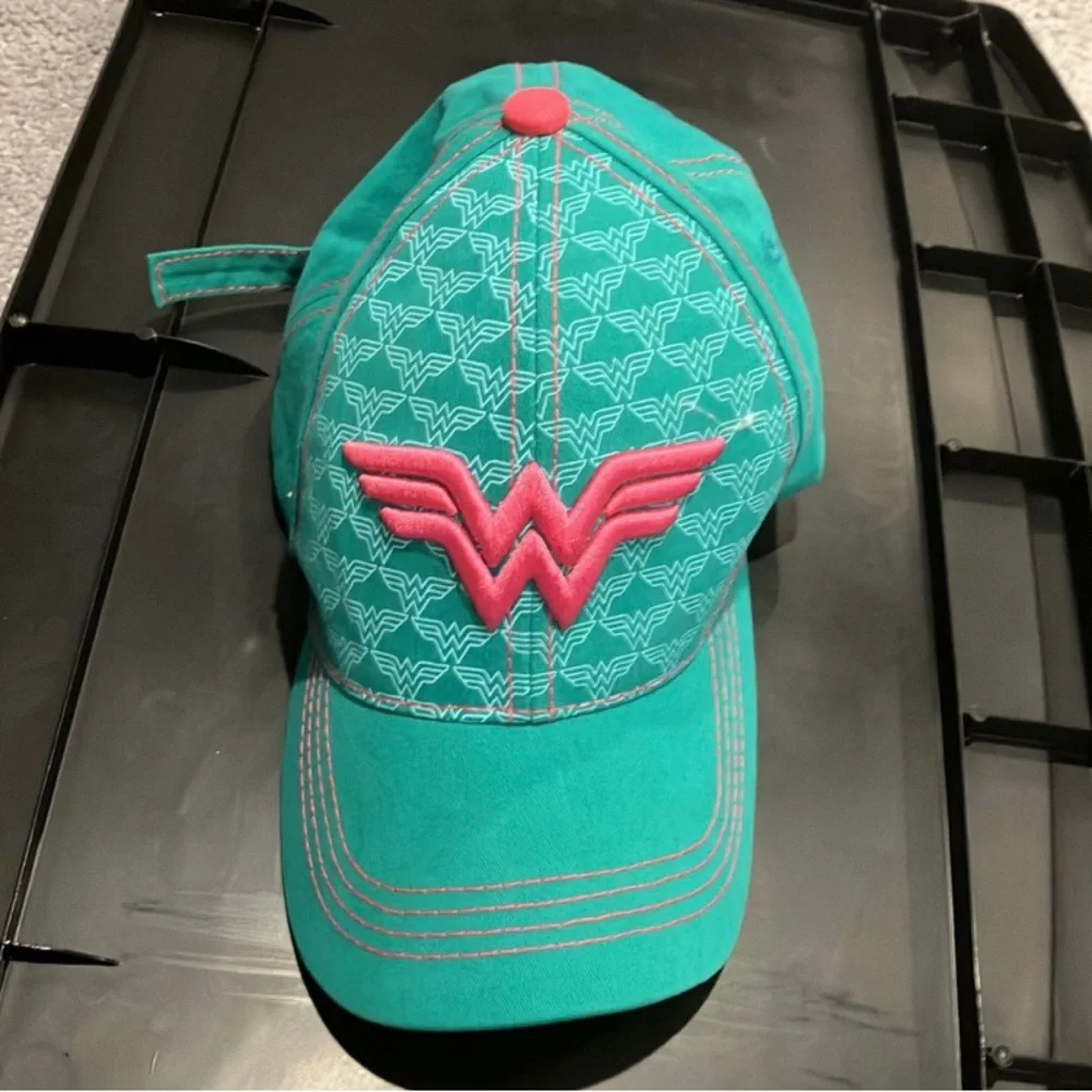 🔵 SOLD on MERCARI!! 🔵 Wonder Woman Six Flags Hat - Picture 1 of 6